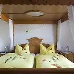 Dorf Gut Zur Warte Hotel